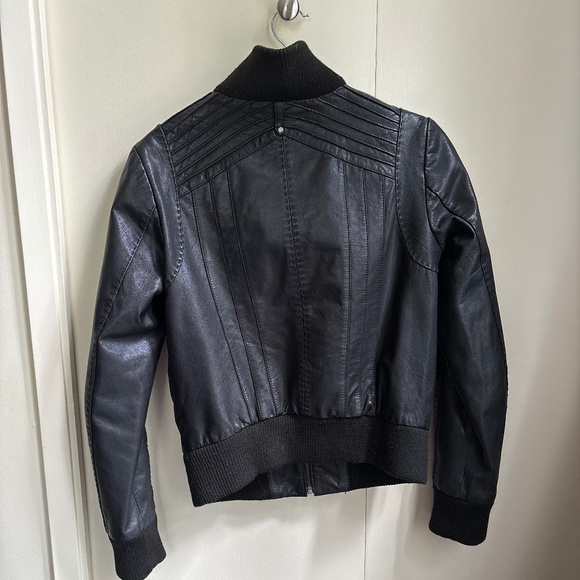Danier Leather jacket with beautiful inner lining - Picture 4 of 5